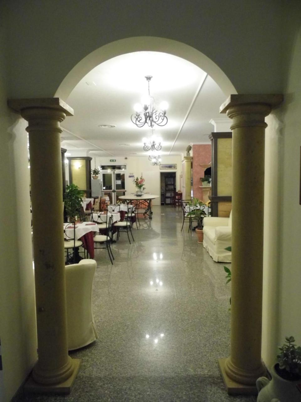 Le Nereidi Hotel & Residence Con Piscina-Tennis-Fitness-Parcheggio Coperto-Sala Conferenze La Maddalena  Exteriér fotografie
